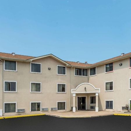 Quality Inn & Suites Earth City Exterior foto